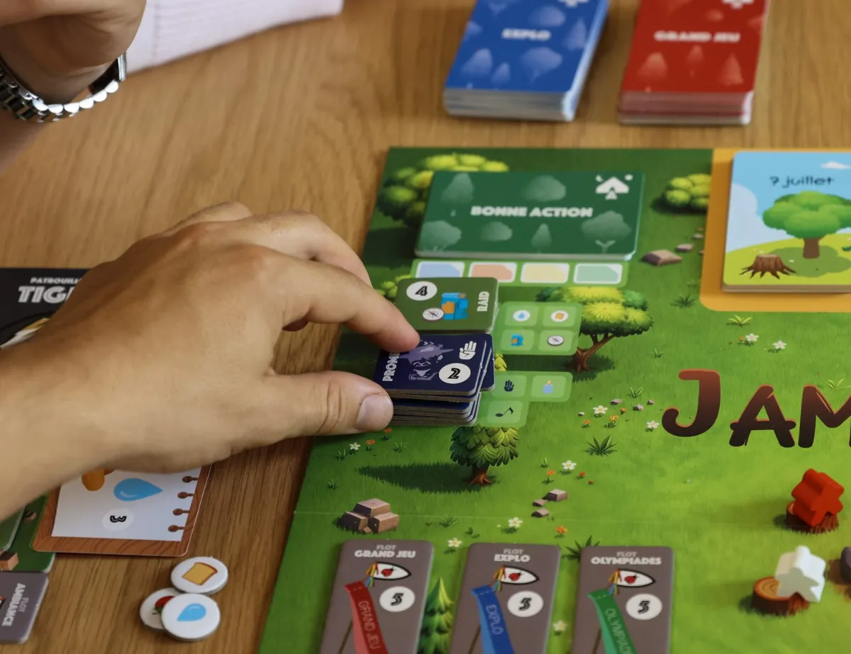Partie de Jamboree en cours, cartes et plateau sur la table